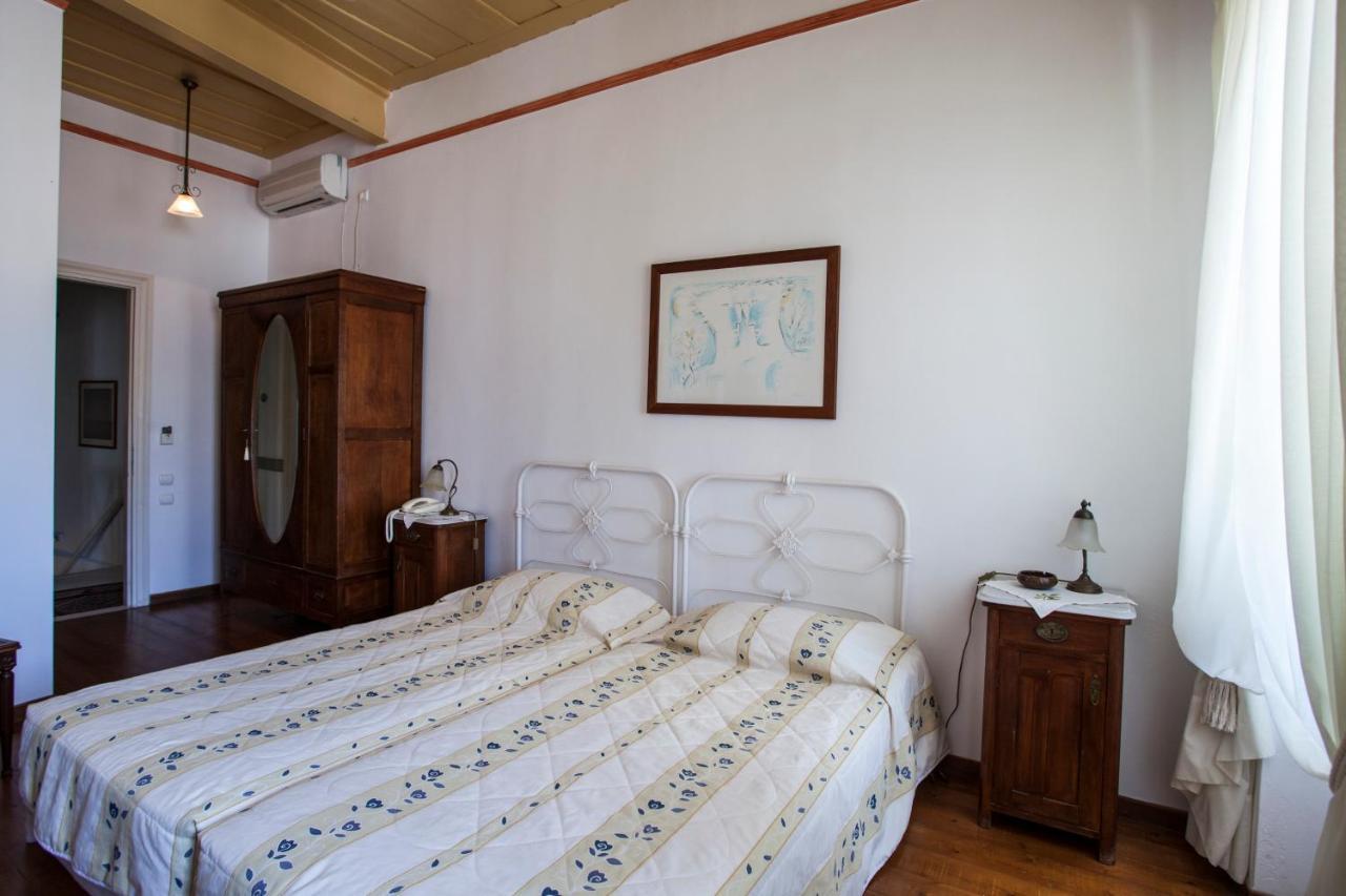 Nostos Guesthouse Kýthira Exteriör bild